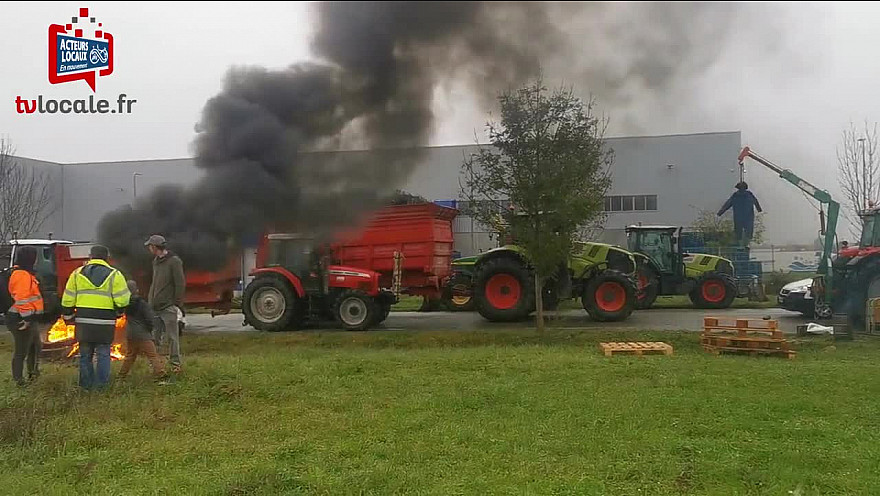 TV Locale Tarn-et-Garonne - MERCOSUR - Blocage de la plateforme logistique d'Intermarché à Monbartier - Montauban par la Coordination Rurale 47 et 82